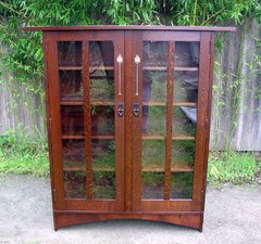 Additional image, photographed outdoors in natural light, displaying the excellent hand selected quarter-sawn white oak used throughout.